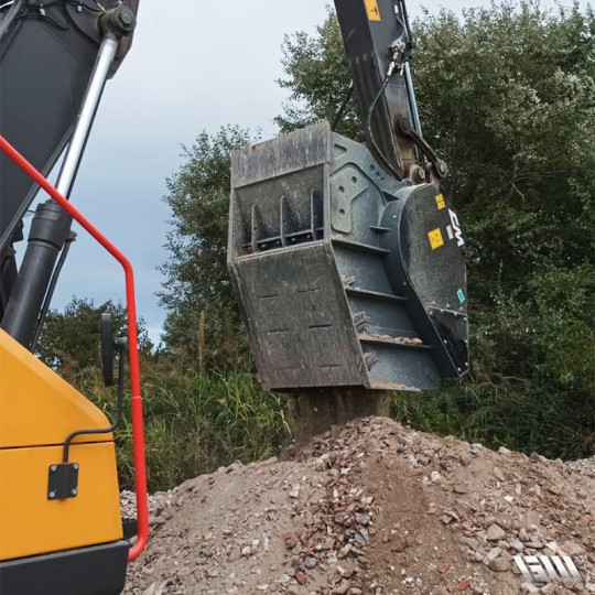 Godet concasseur Série CBF - Compatible pelle hydraulique et skip loaders - CM Crushers - Granulométrie réglable 25-125mm_1