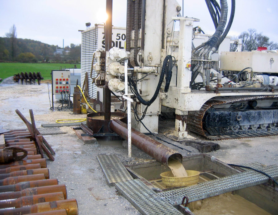Sondeuse autonome hydraulique sur chenilles caoutchouc - Moteur Perkins, Châssis 2,45m, Force de traction 38 000 kg, Diesel 300 cv_1