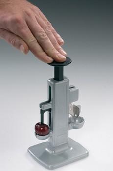 Dénoyauteur Combi Cerises/Prunes - Couteau Inox et Corps en Fonte d'Aluminium - Garantie 5 Ans_1