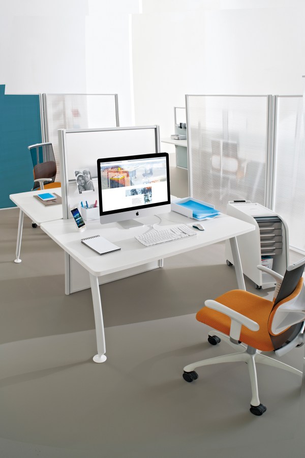 Bureau bench double poste avec top access, cloison mixte et étagère 3ème niveau - Kprim System_1