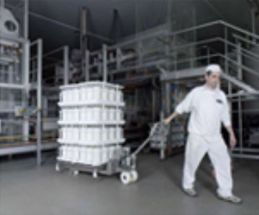 Transpalette hygiénique conçu pour le transport de produits carnés