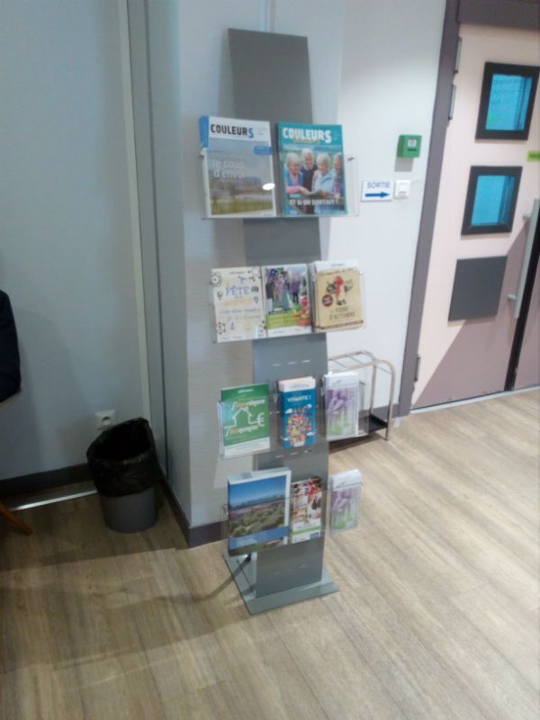 Atlantic - porte-brochure - guinaudeau - hauteur : 1750mm_1