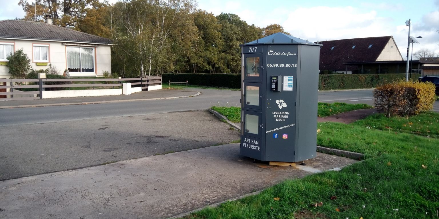 Kiosque urbain DAPSNEO avec design octogonal