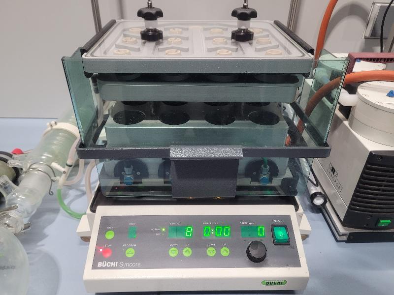 Plateforme BUCHI Syncore Q-101 + pompe à vide KNF + un controlleur de vide V-850_1