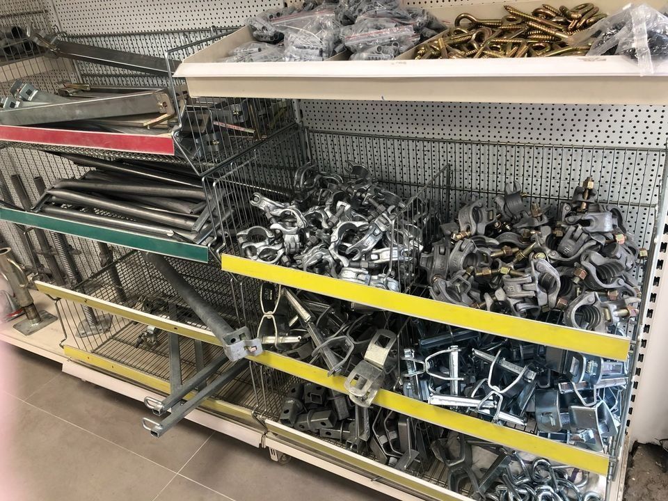 Eléments d'échafaudages façadier : plancher bois à trappes, garde corps, lisse_1