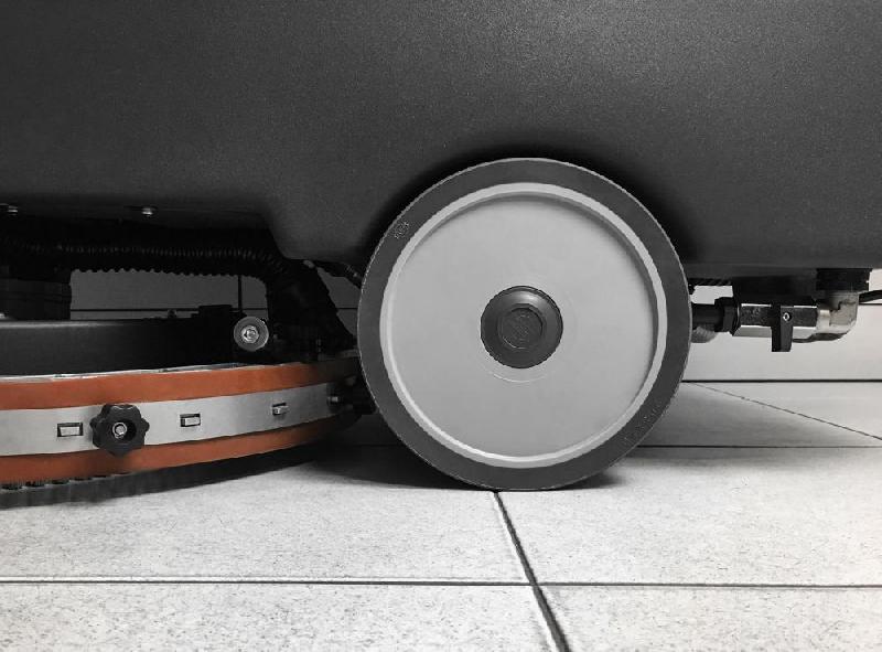 Laveuse accompagnée Leonis B - compacte, polyvalente et équipée pour espaces restreints_1