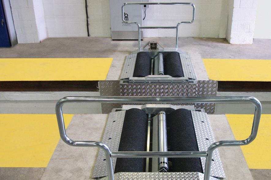 Banc de freinage fixe bbm 1014 de bm test equipment : pour une préparation efficace des véhicules poids lourds aux contrôles techniques_1