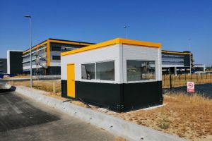 Guérite préfabriquée tous coloris RAL - structures robustes et personnalisables_1