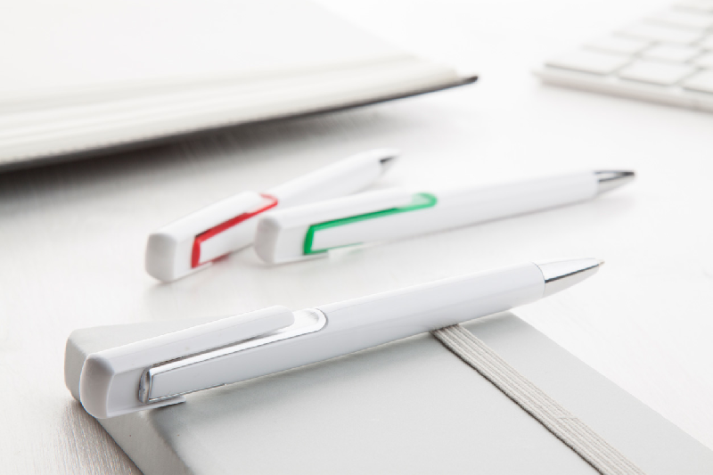 Stylo à bille en plastique - clip coloré en métal - encre bleue - couleur argentée - poids 8g_1