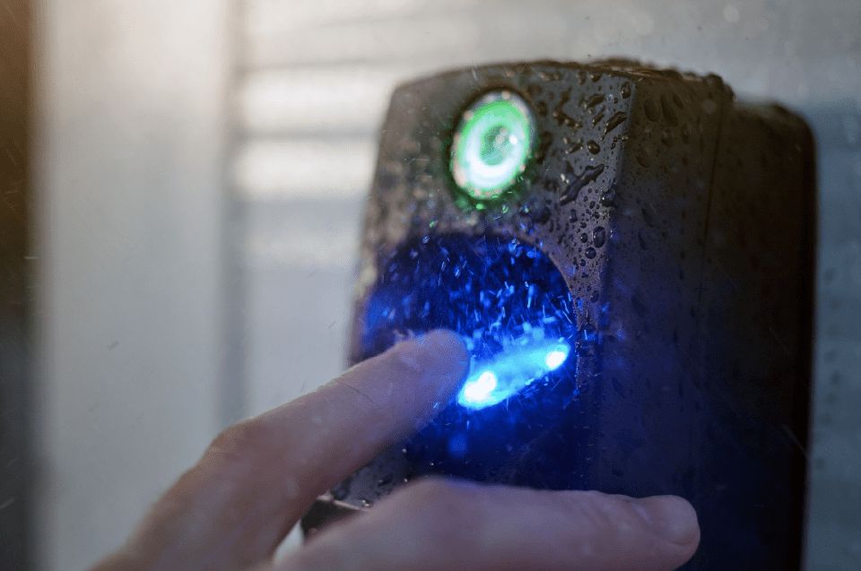 Lecteur d'empreintes biométriques extérieur IEVO-U - capteur MSI - jusqu'à 10 000 empreintes et badges - pose encastrée ou en applique_1