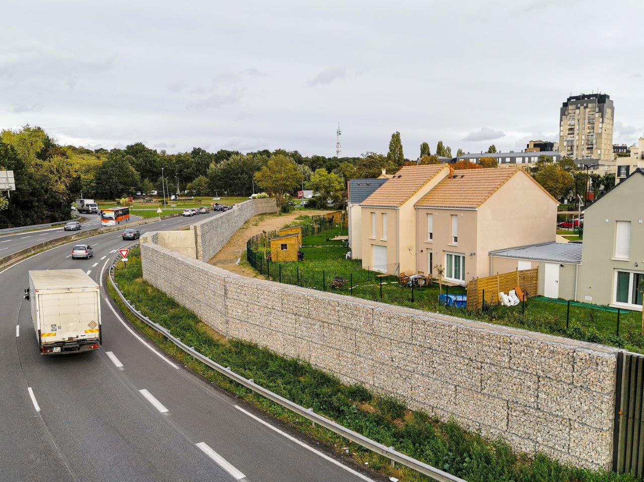 Mur antibruit en gabion STONEBOX - caractéristiques premium et formats standards_1