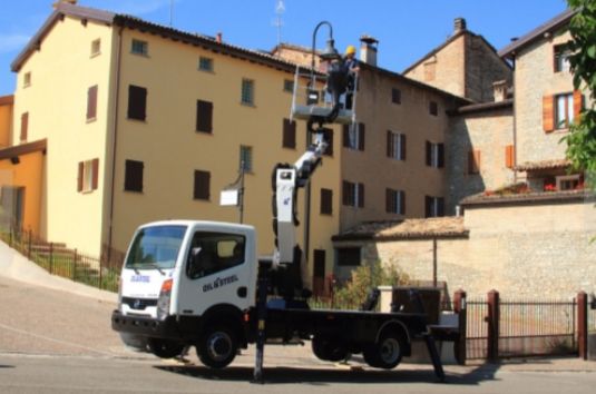 Scorpion 1812 sur nissan camion nacelle - oil & steel france - 17,8m_1