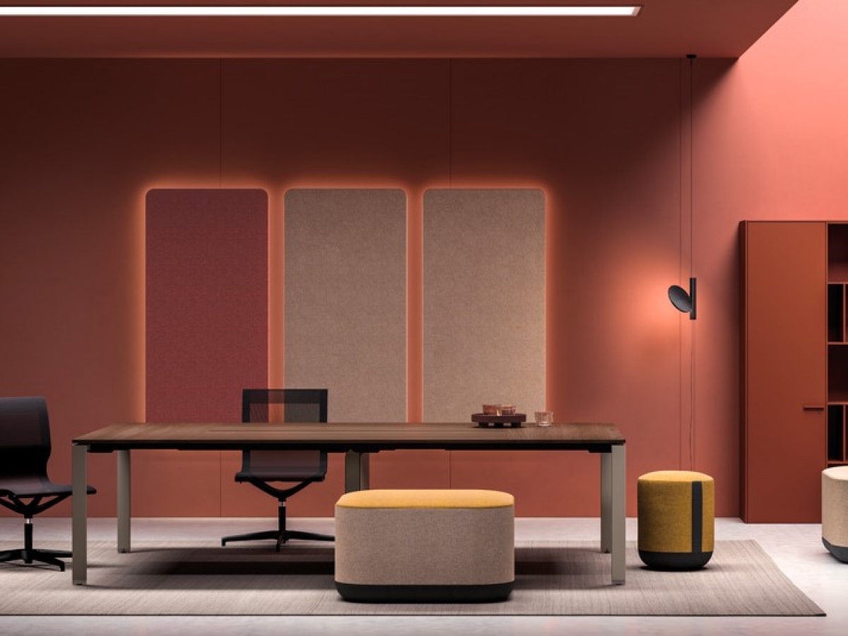 Table de réunion GLIDER - opératif avec brosse passe-câbles - design italien, structure solide en acier et finitions variées_1