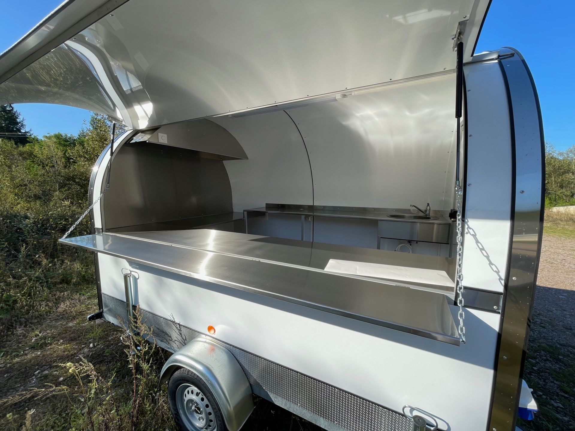Remorque food-truck  pré équipée idéale  pour commerce ambulant mobile, sandwicherie, street food - Modèle LARGE 170/300XL_2