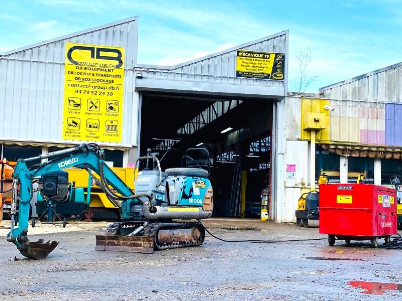 KOBELCO Mini pelle électrique SK007_1