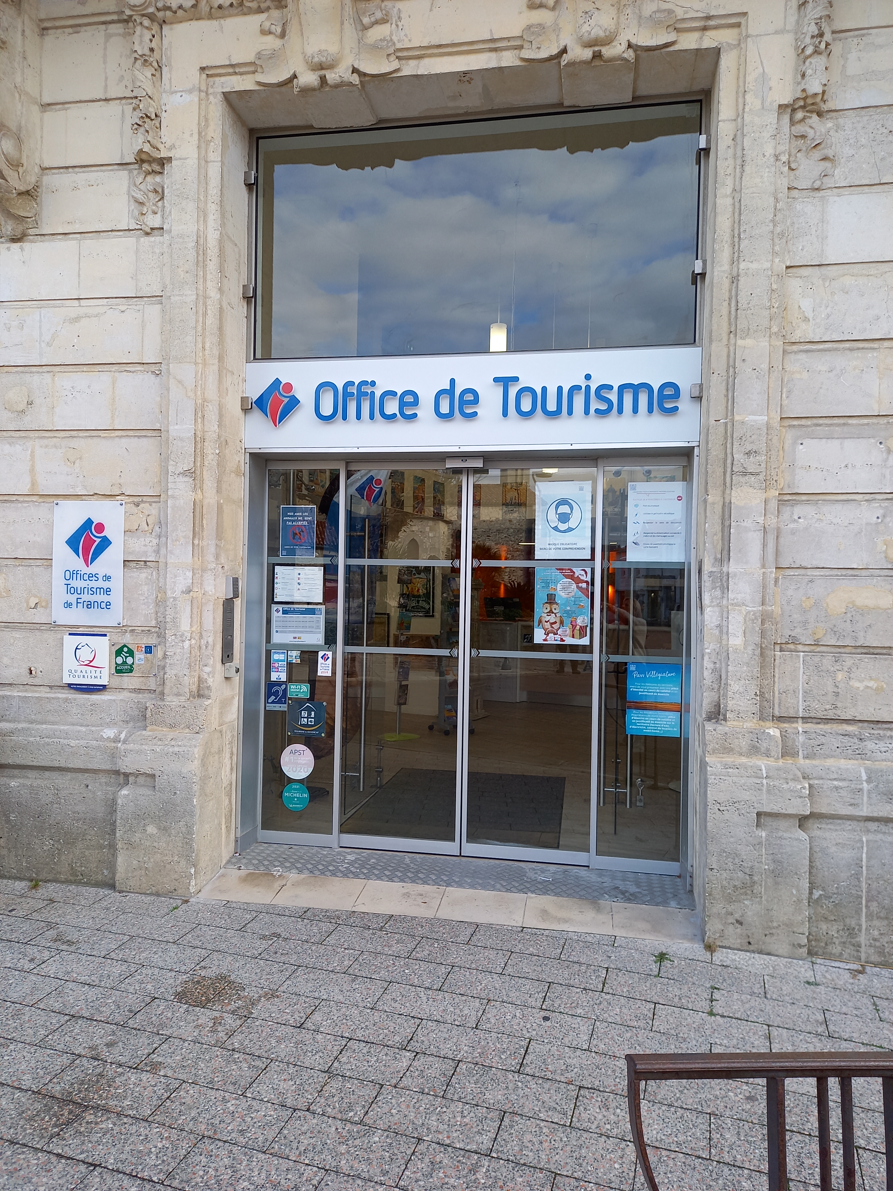 Enseigne en lettres découpées sur mesure, pour donner du relief et améliorer la lisibilité de votre marque - OUEST ENSEIGNES_2