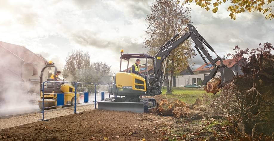 ECR40D PELLES COMPACTES VOLVO  3 880 - 4 460 KG / 18,5 KW_1