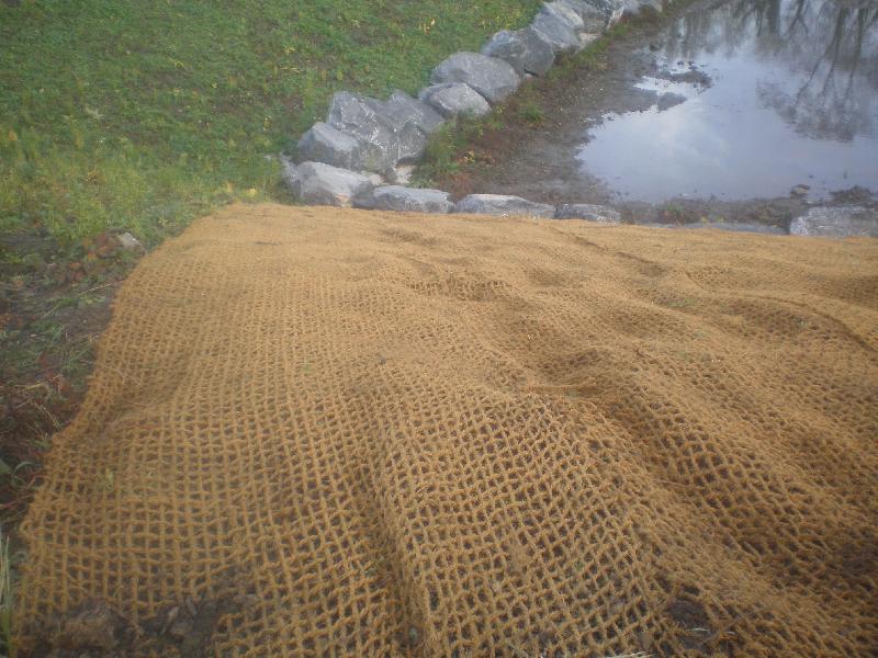 Filet anti-érosion en fibres de coco - 100% biodégradable - 700gr/m² - 2m x 50m - Réf : 142925_1