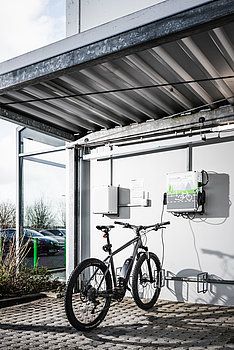 BCS Pure - borne de recharge pour vélo électrique - Spelsberg Guenther - 4 points de chargement avec système de câbles fixes_1
