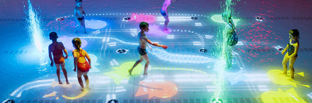 Fond de piscine interactif transformant le terrain en jeu dynamique pour tous les âges - Area H20_1