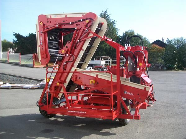 Récolteuse de carottes portée S3TCMR - Simon avec mise en remorque et triage pour 2 opérateurs_1
