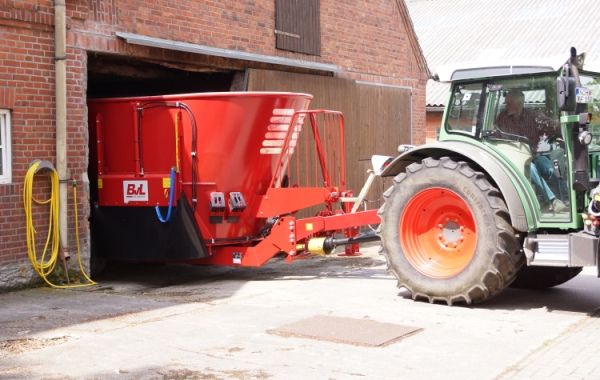 Mélangeuse agricole V-MIX Plus T 6,5-12 1S - BvL - Volume 6,5 à 12 m³ - Hauteur réduite à partir de 2,15 m_1