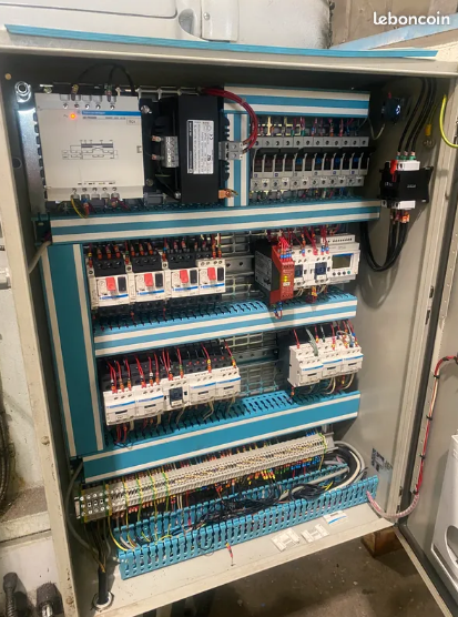 Fraiseuse Huron NU4 - Broche SA 40 - Table 1435x460 mm - Courses 1100x700x550 mm - Conventionnelle - Occasion_1