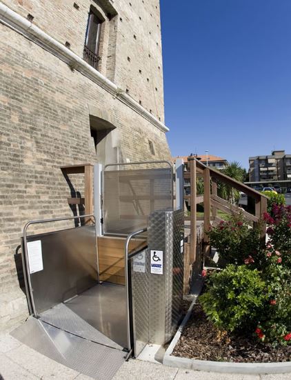 Plateforme élévatrice  idéale pour les lieux publics et les lieux d'habitations -  SIL 1000_1