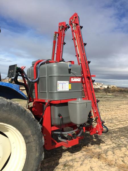 Pulvérisateur porté à attelage rapide avec cuve polyéthylène anti-débordement de 800 à 1500 litres- ISA 7 - CLM_0