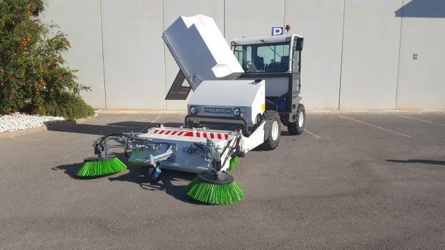 Ba-6000h - Balayeuse mécanique de voirie Piquersa - 49,5 ch - Transmission hydrostatique 4x4 - Déversement hydraulique 1.100 mm_1