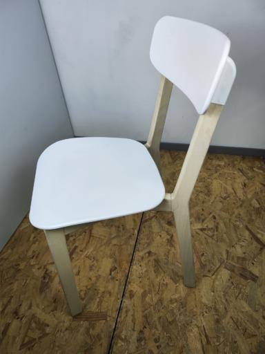 Chaise Cream Calligaris d'occasion - bois hêtre - assise et dossier résine blanc - recommandée pour cafés et restaurants_1