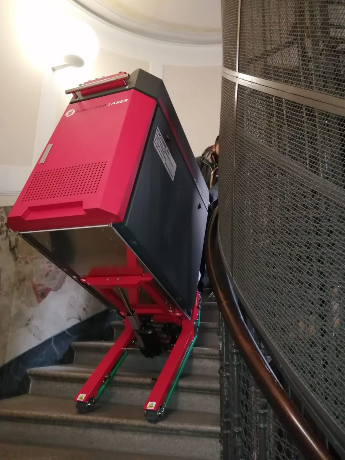 Diable électrique à chenilles et plateau inclinable - Domino Automatic - capacité 300 ou 400 kg_2