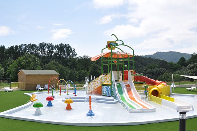 Pataugeoire - Grande structure aqualudique thème Hawaï avec toboggans et activités personnalisables - Polin Waterparks_1