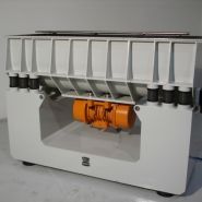 Pioneer - Tribofinition - Rollwasch - Machines à vibration rectangulaires pour le traitement en masse des surfaces avec options de séparation_1