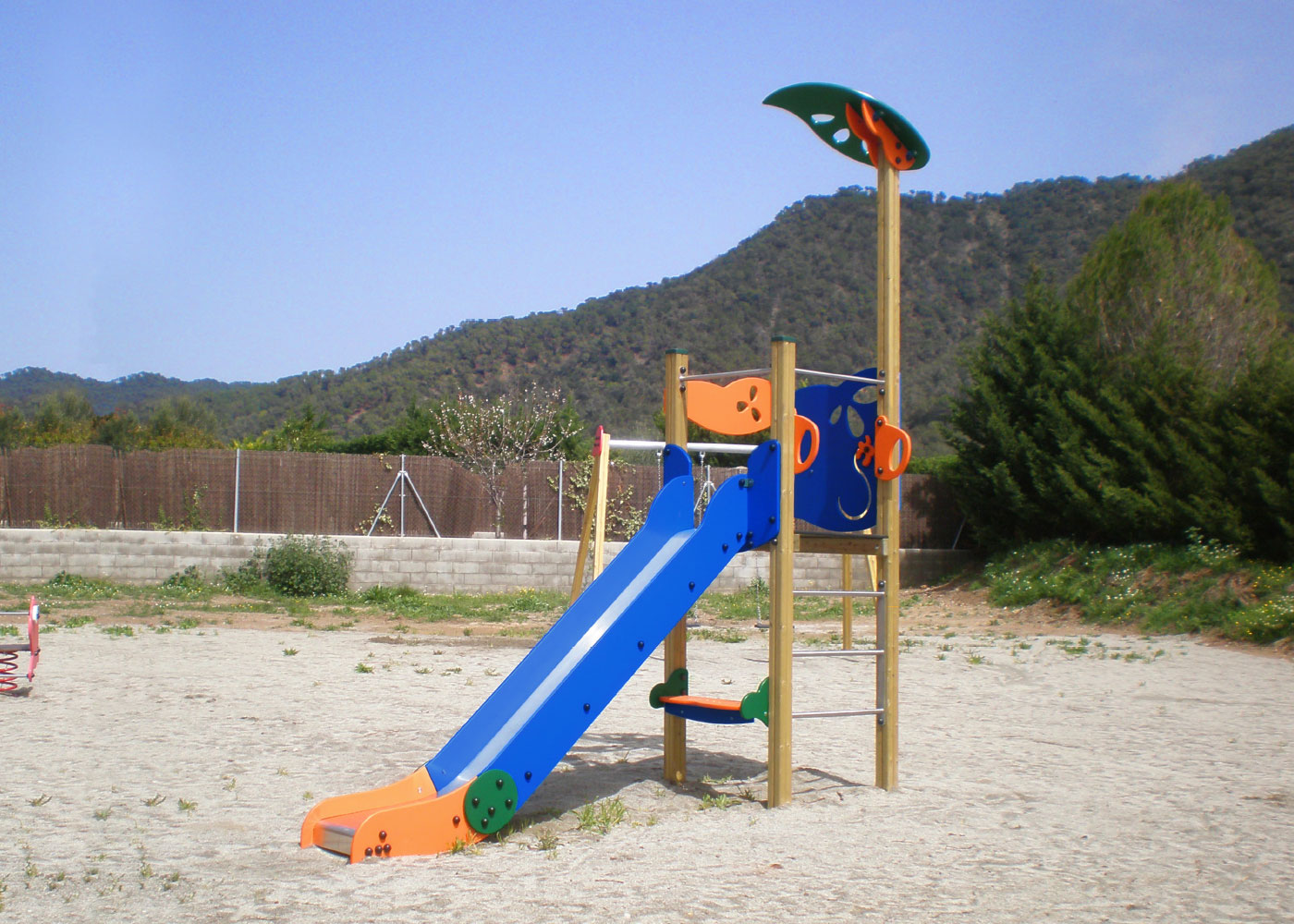 Structure de jeu en bois lamellé - Collection KLASIK - Matériaux durables et résistants_1