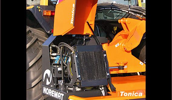 Épareuse Tonica avec pivot à gauche et bras déporté