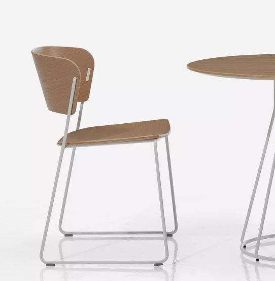 Chaise de réunion ou de conférence au style épuré et design en bois, empilable pour les visiteurs - 