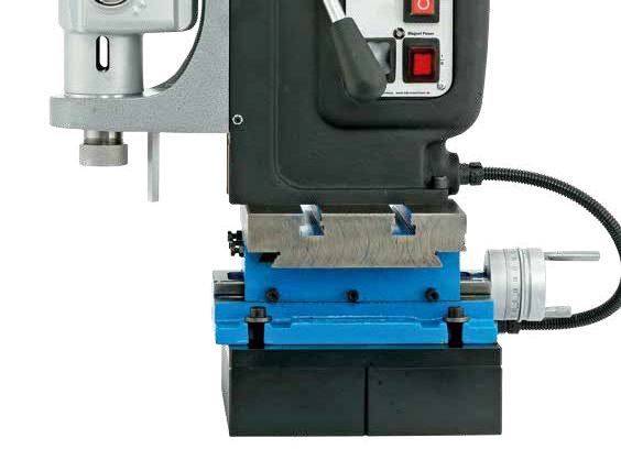 Fraiseuse MAB 825 KTS - Perçage, taraudage et alésage précis avec table à déplacement croisé_1