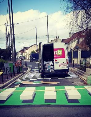 Marquage routier en peinture - Idéal pour parkings et zones industrielles - ADS Équipements_1