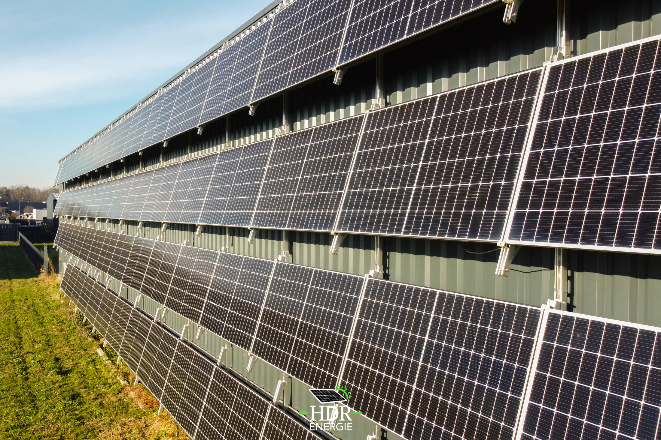 Panneaux solaires en façade pour Bâtiments : tertiaires et bureaux, commerciaux et  de collectivité_1