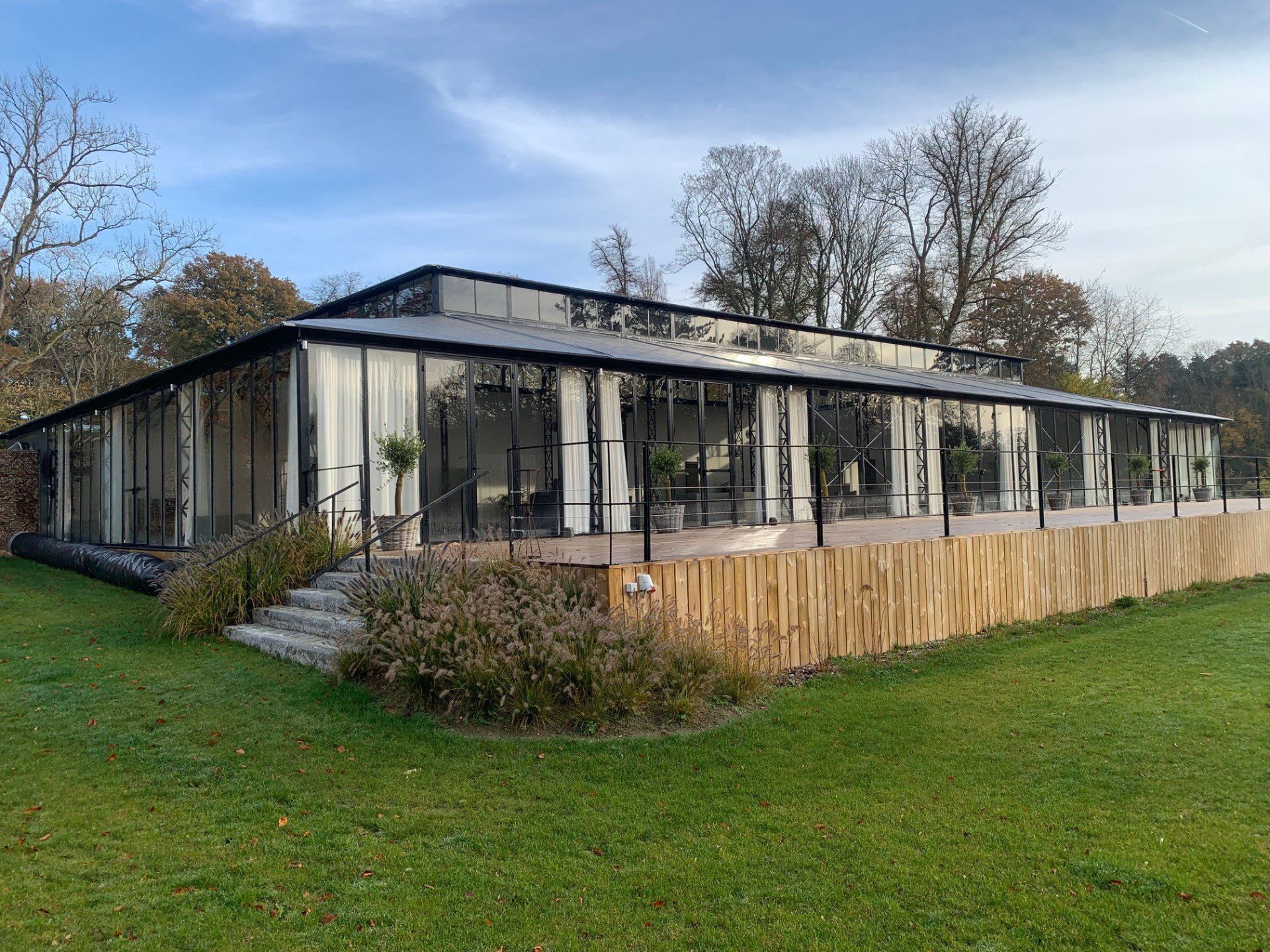 Construction modulaire orangerie / monobloc modulable / événementiel / structure en aluminium / porte / fenêtre_1