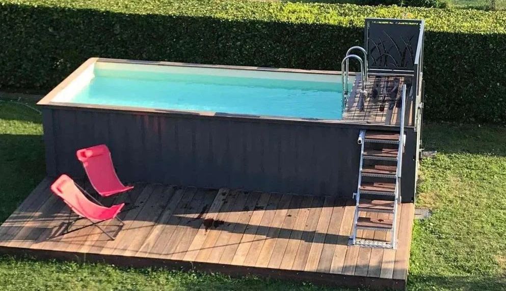 Conteneur 20 pieds avec finition en bardage bois, aménagé en Pool house ou piscine conteneur_1