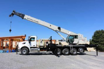 Camion grue NBT36-1 - Manitowoc - charge maximale 32,7 t - flèche principale 38,7 m - hauteur maximale 57,9 m_1