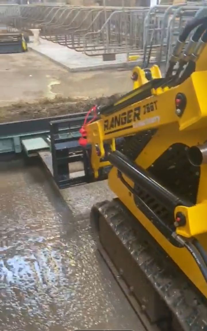 Machine idéale pour curage d'écurie et bergerie