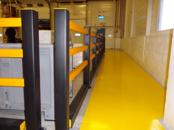 Barrière de sécurité intérieure à mémoire de forme - Protection des allées de circulation et des piétons_1