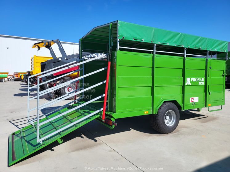 Bétaillère Pronar T046 - caisse de chargement avec ridelles en contreplaqué vissées et équipements robustes_1