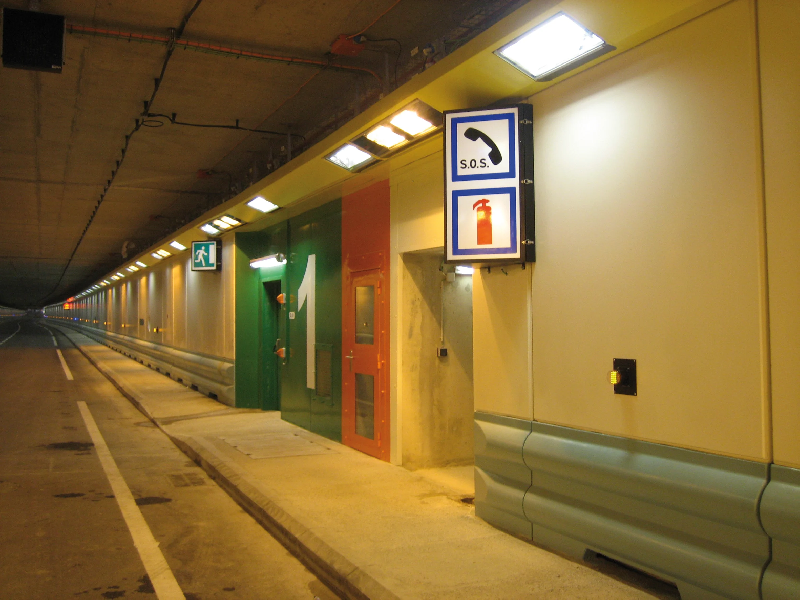 Panneau rétro-éclairé pour tunnels_1