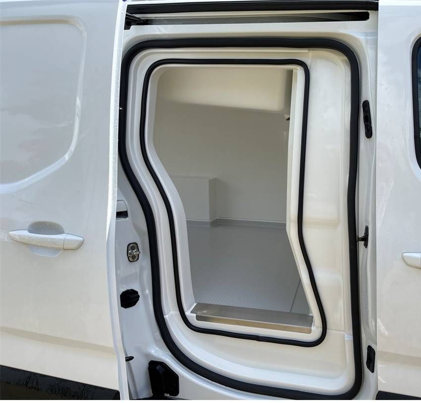 Véhicule frigorifique Cellule intégrée IsoCity – Toyota Proace City – Froid positif ou négatif_1