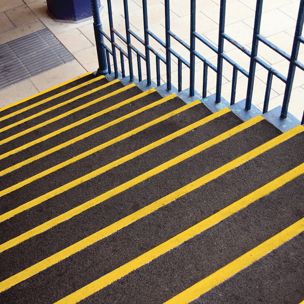 Couvre marche escalier antidérapant noir et jaune - 2mx345mmx55mm_1