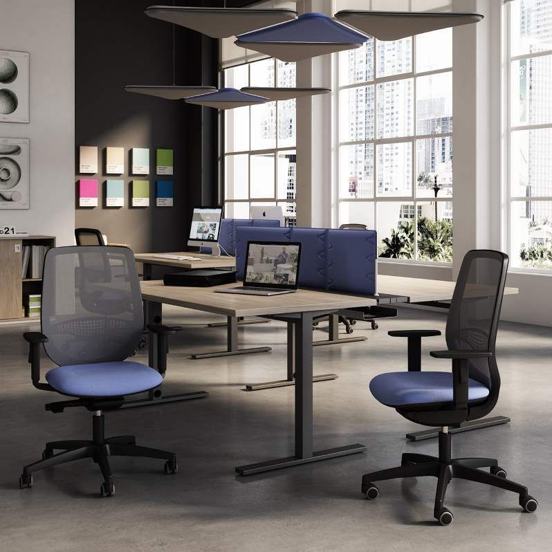 Siège de travail OKAY - confortable, esthétique et personnalisable avec dossier rembourré ou résille, mécanisme synchrone et support lombaire_1